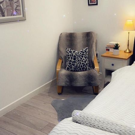 Stay In Woking With Benita Horsell المظهر الخارجي الصورة
