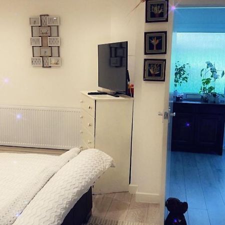 Stay In Woking With Benita Horsell المظهر الخارجي الصورة